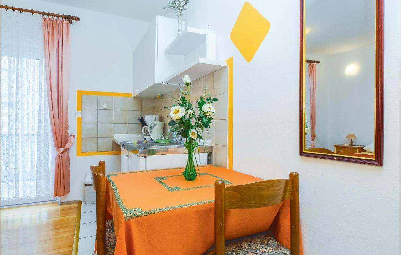 Lovely Apartment In Omis With Kitchenette المظهر الخارجي الصورة