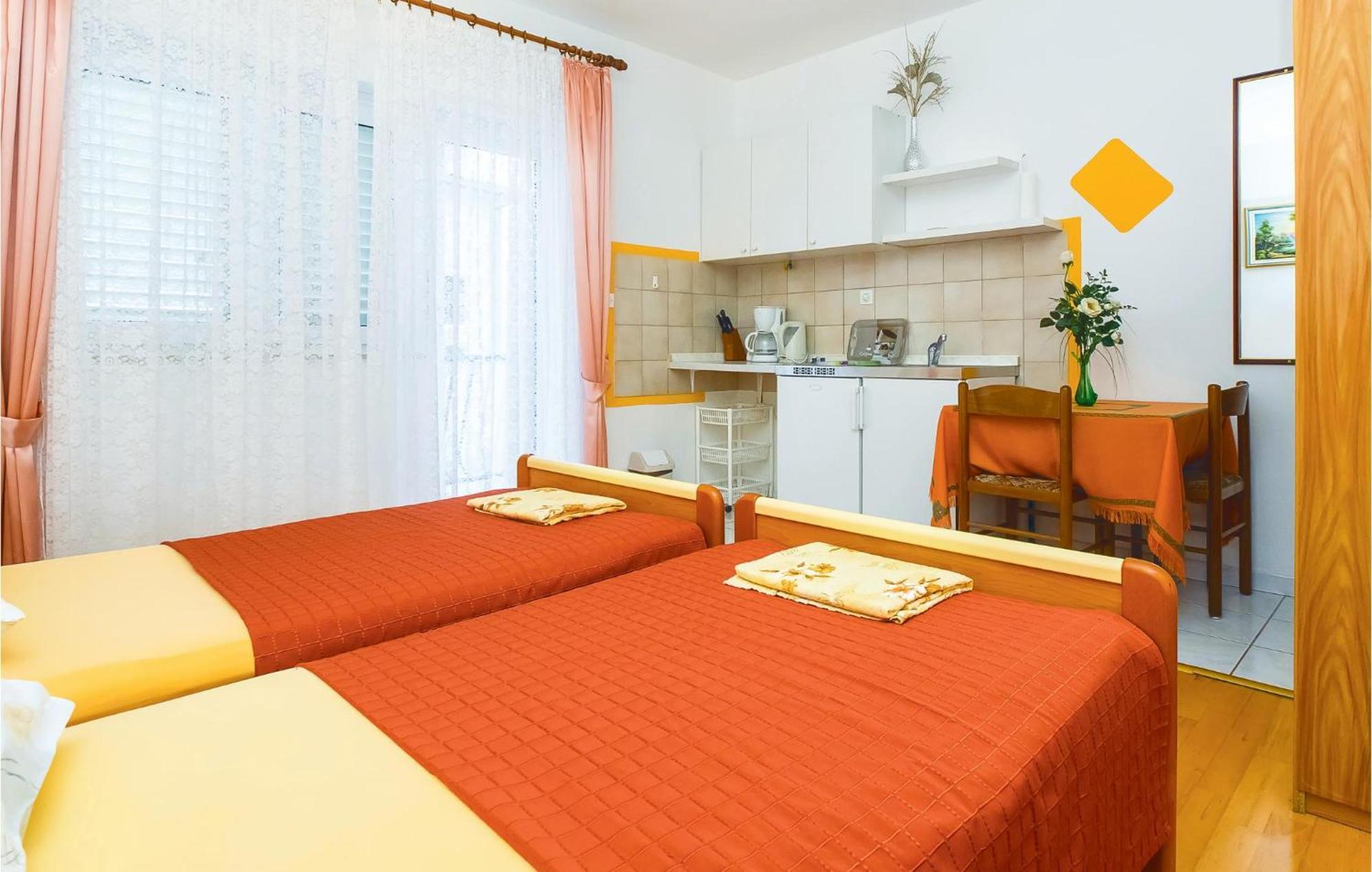 Lovely Apartment In Omis With Kitchenette المظهر الخارجي الصورة